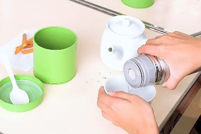 お茶入れの様子