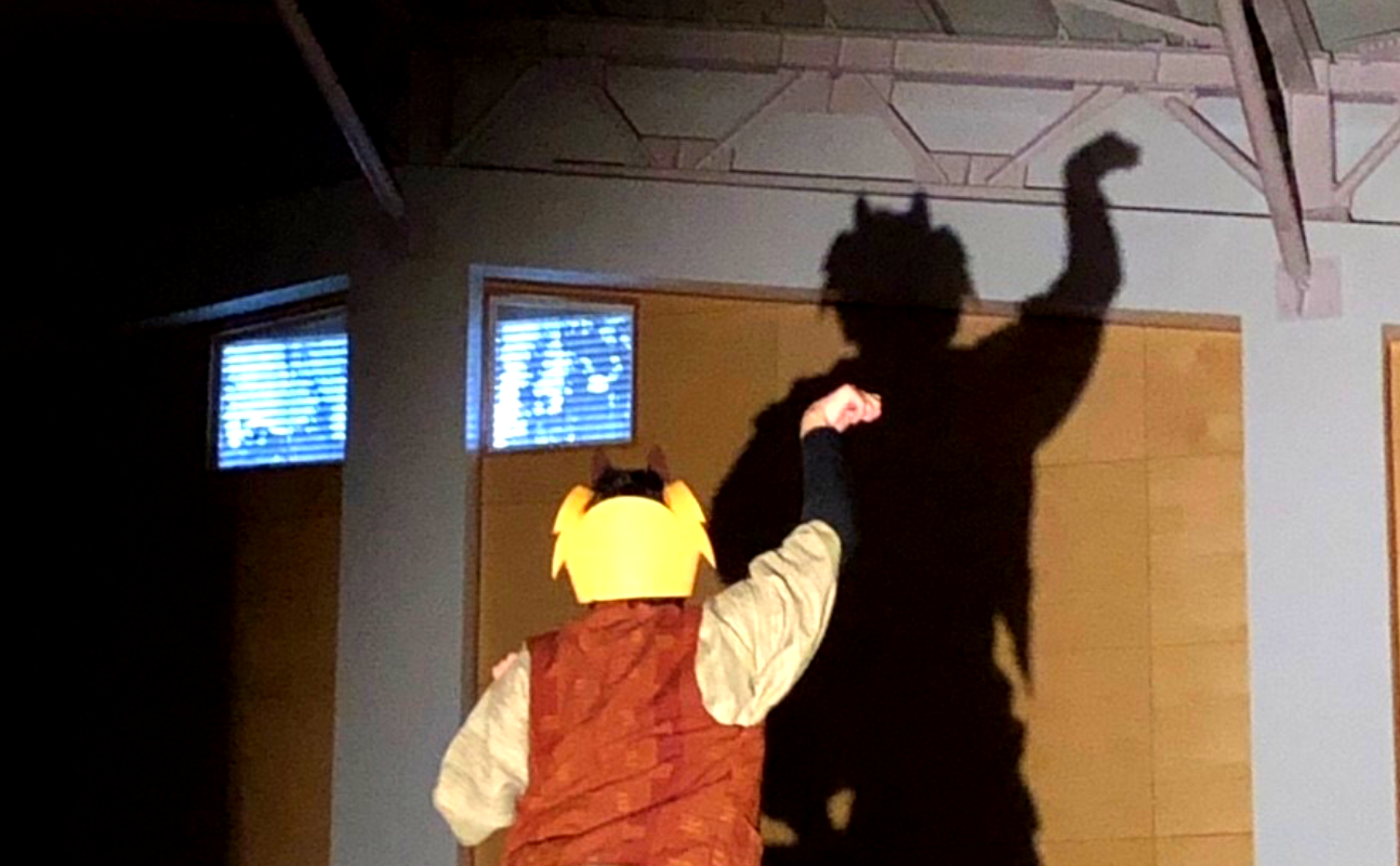 おいなりさまの影